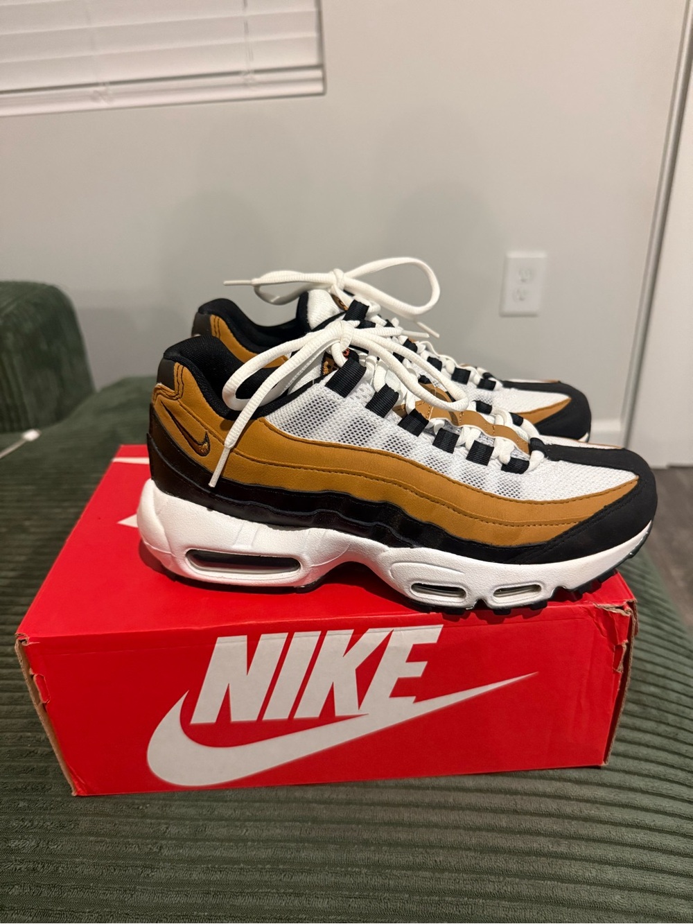 Nike Air Max 95 Essential Wheat Flax Black White Size 6Y w/ Box